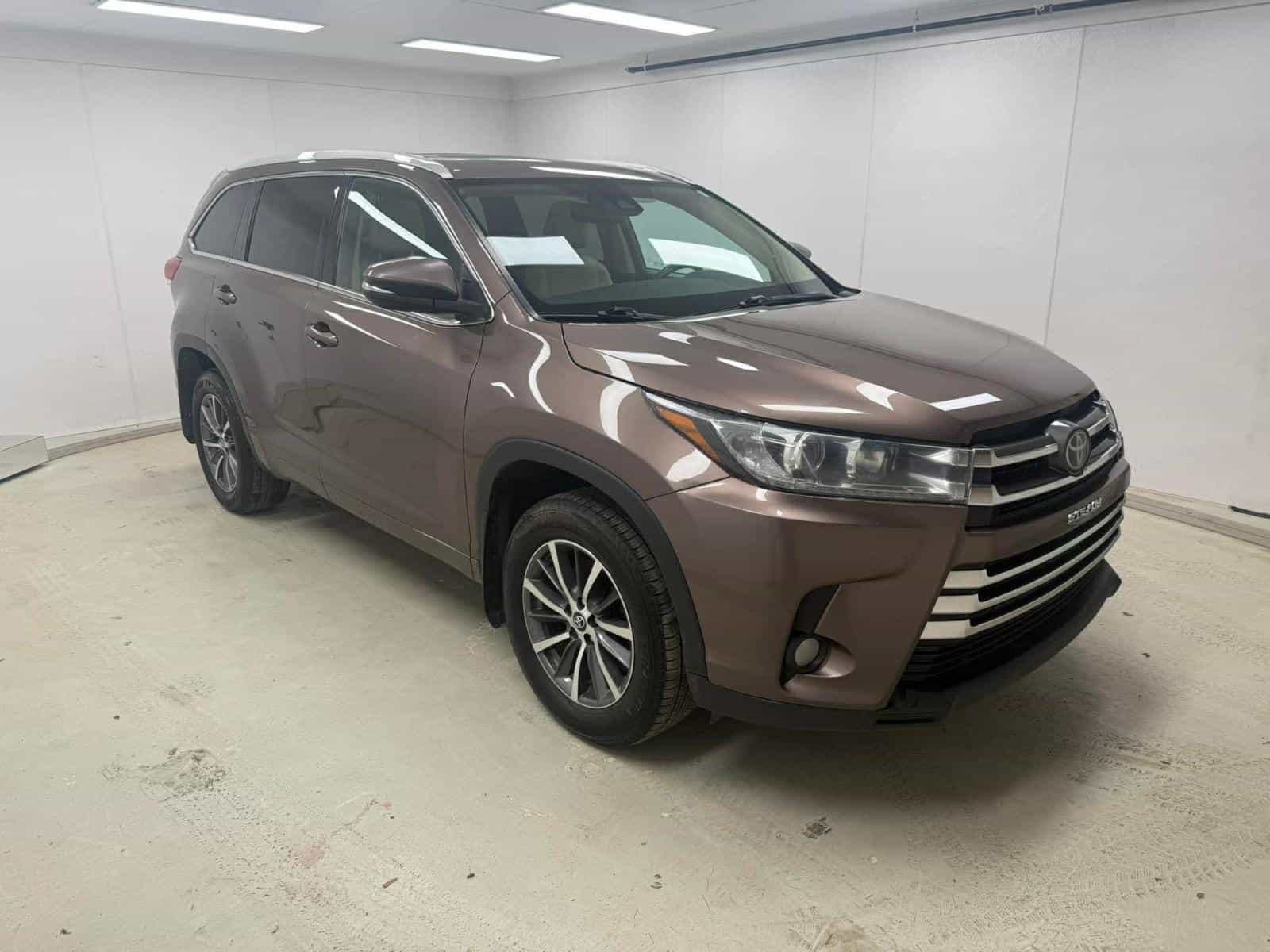 Image 3 Toyota Highlander XLE 2018
