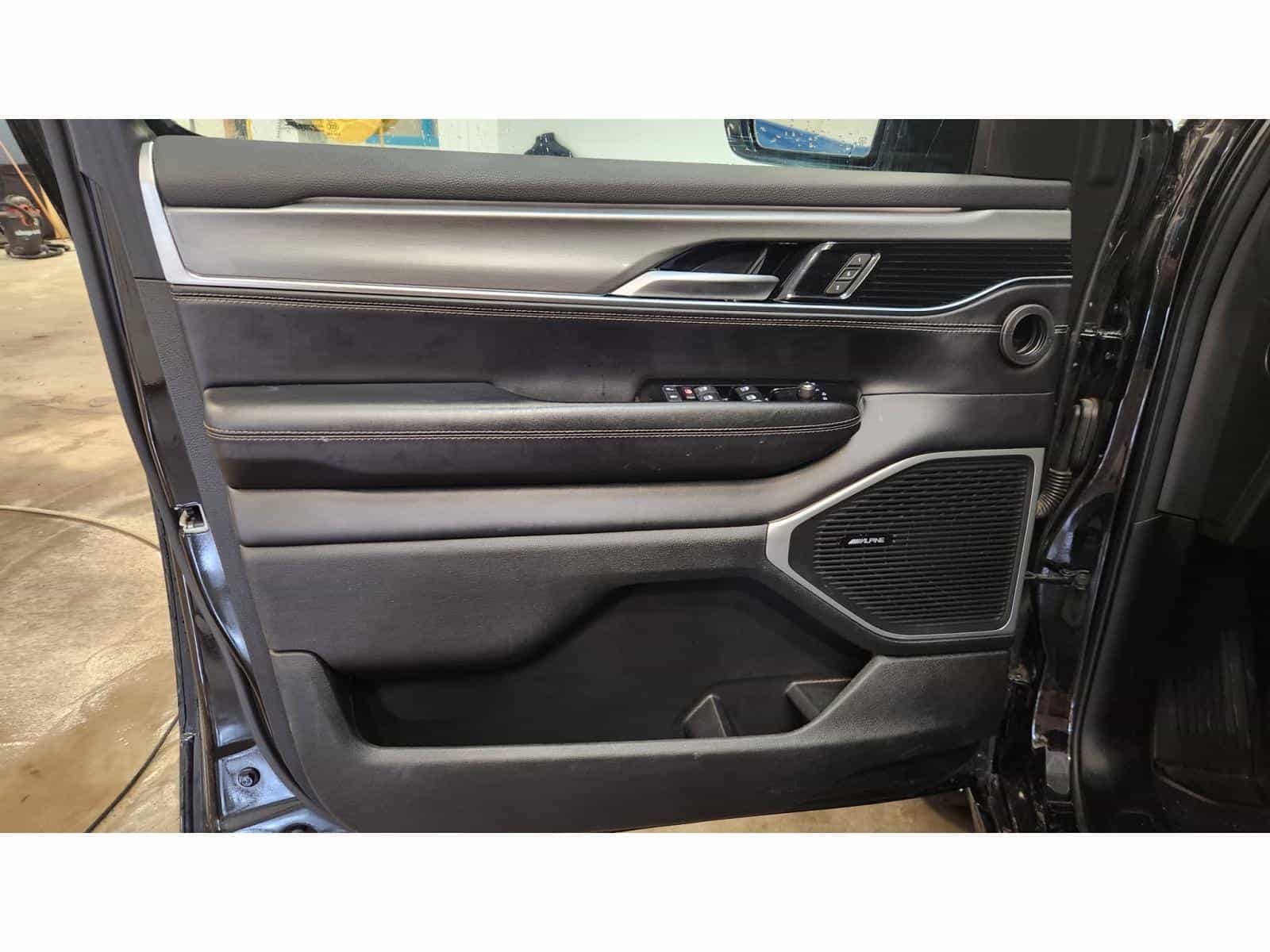 Image 17 Jeep Wagoneer Series III 2022