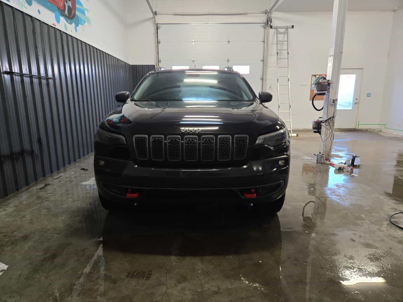 2019 Jeep Cherokee Trailhawk - Image 2