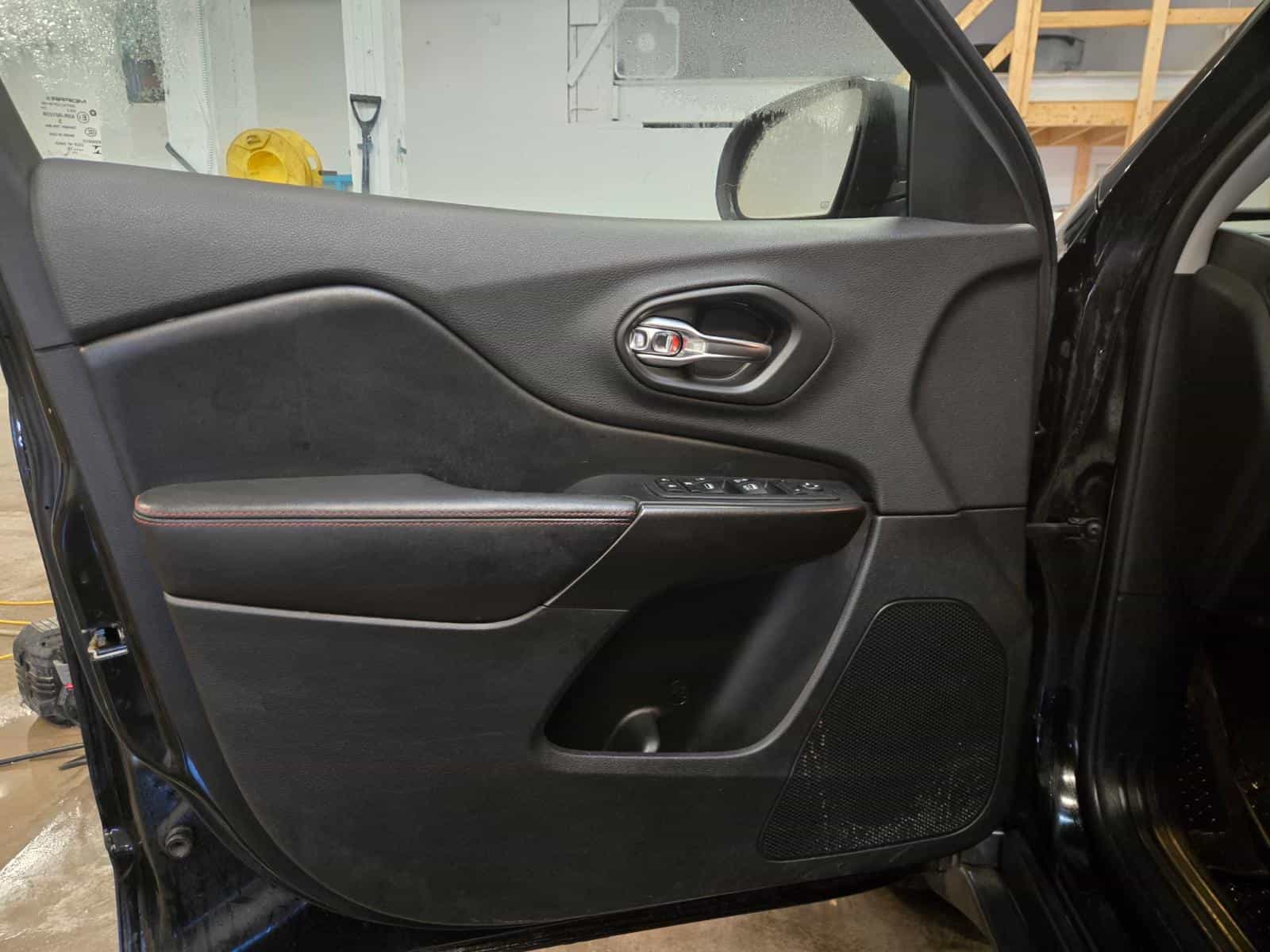 2019 Jeep Cherokee Trailhawk - Image 9