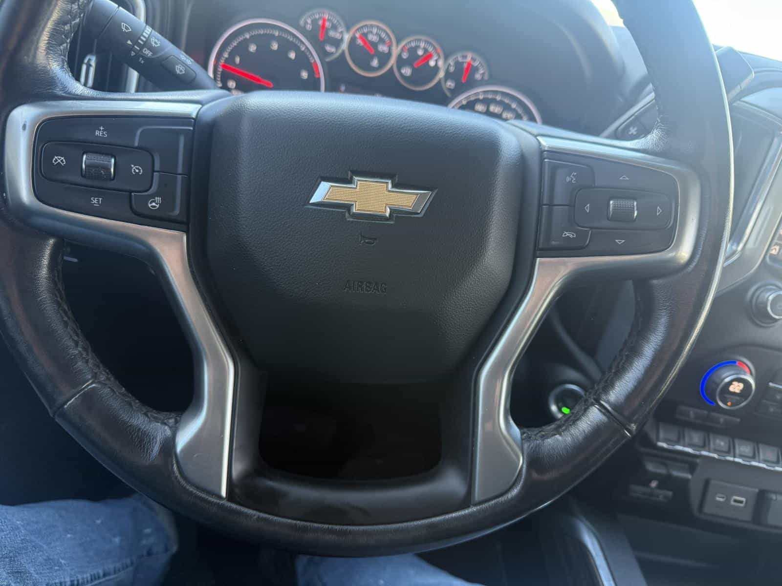 Image 14 Chevrolet Silverado LT 2020