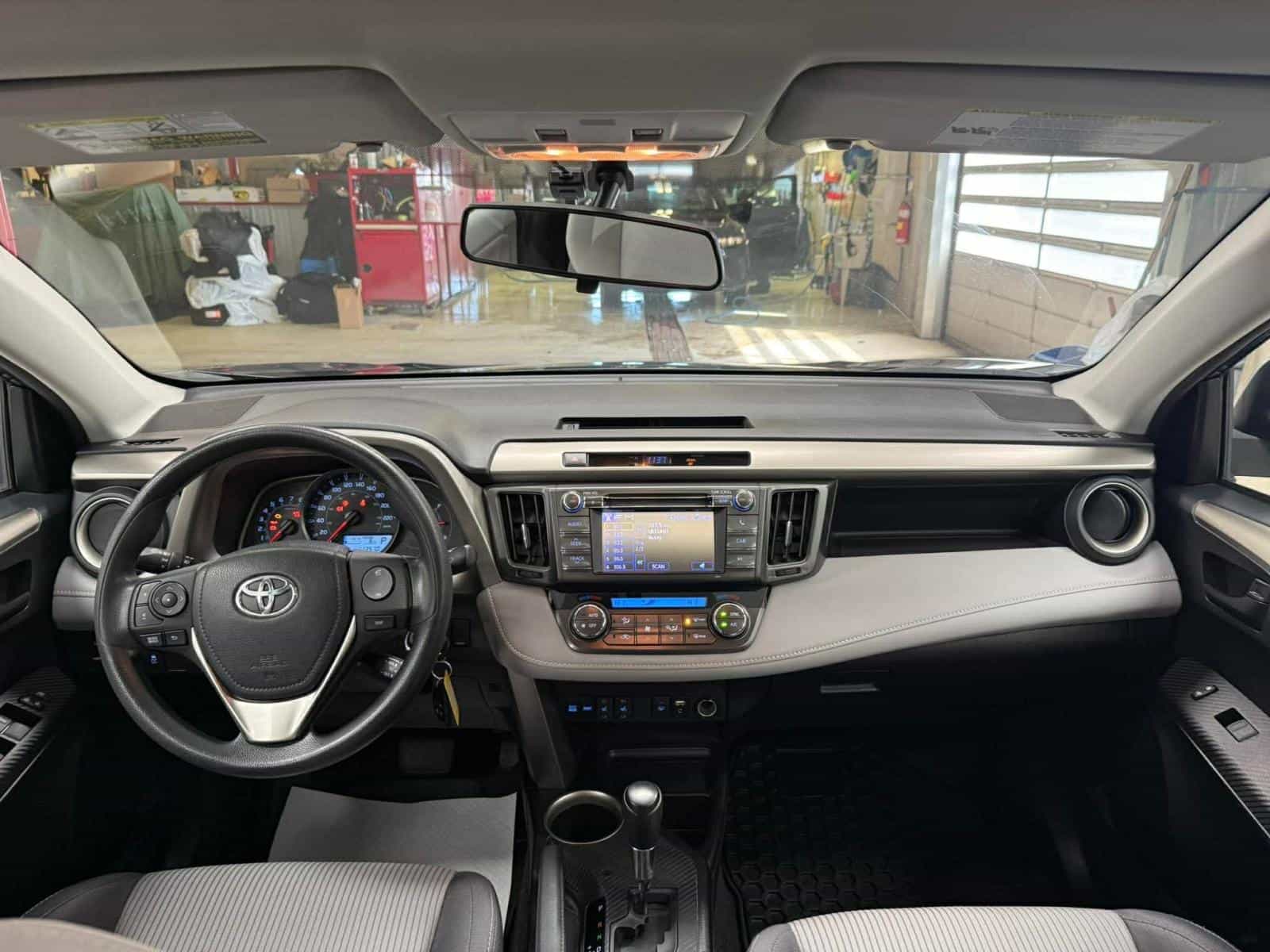 2013 Toyota Rav4 XLE - Image 10