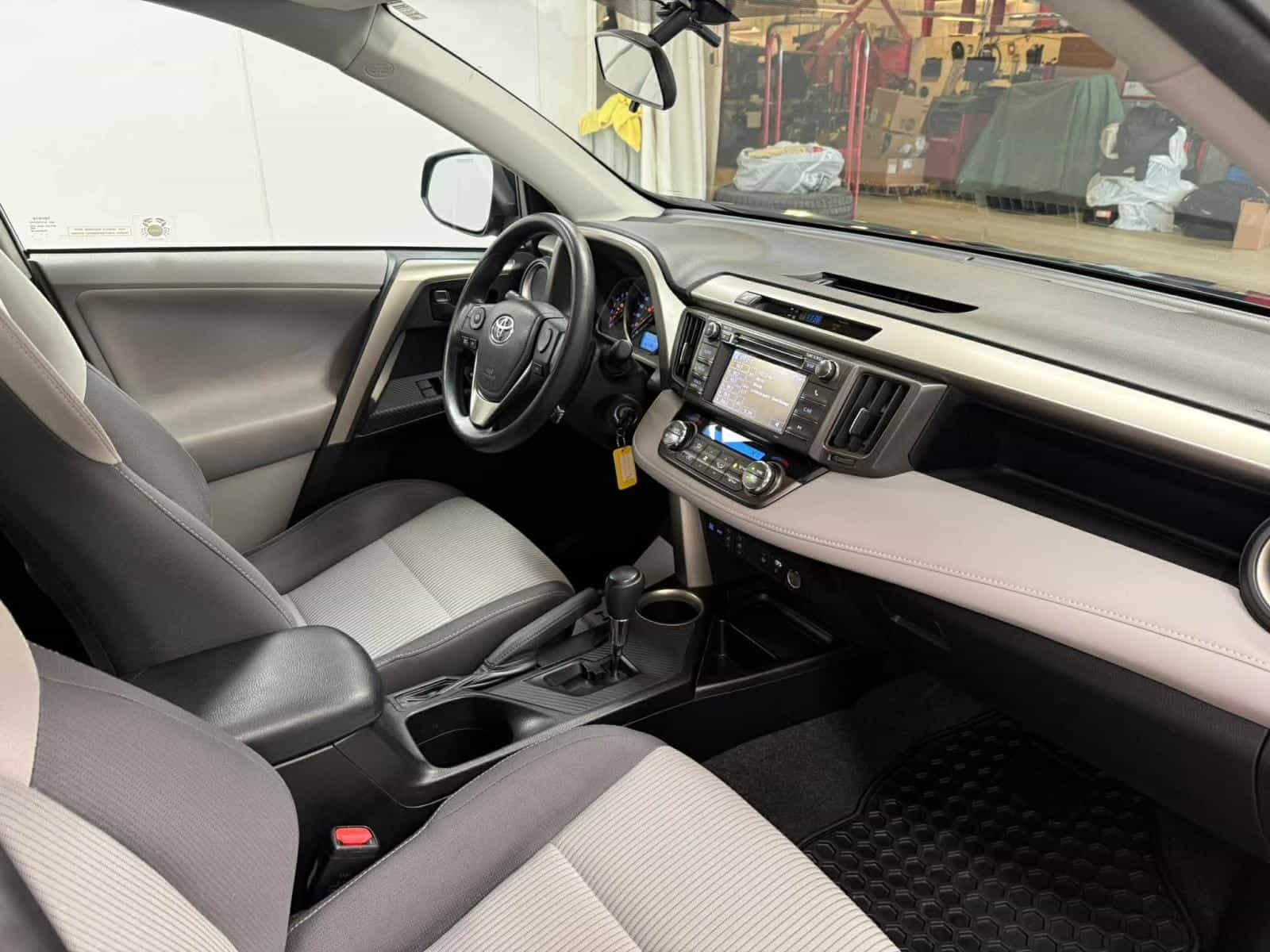 2013 Toyota Rav4 XLE - Image 11