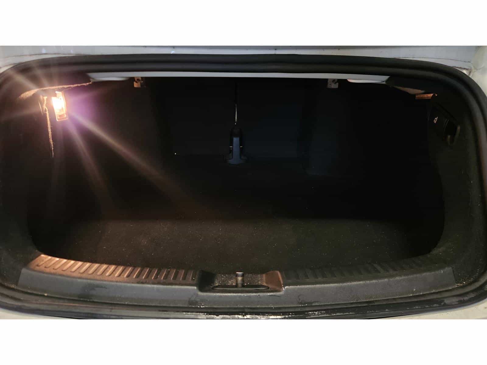 2018 Volkswagen Beetle Trendline - Image 8