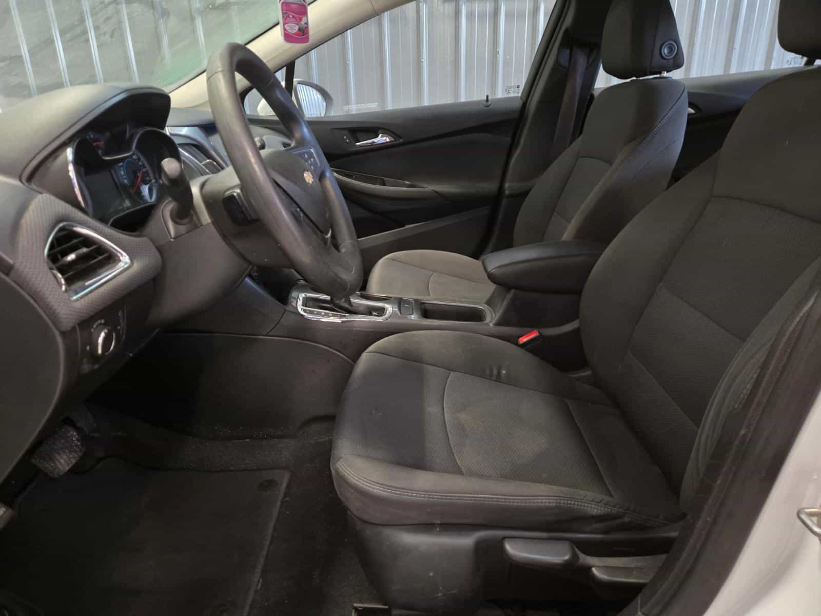 2017 Chevrolet Cruze LT - Image 8