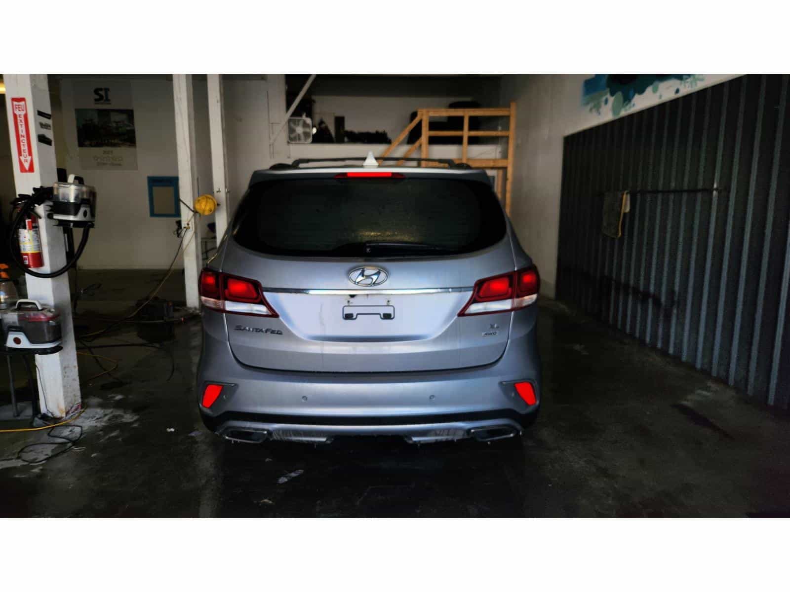 2018 Hyundai Santa Fe Premium - Image 5