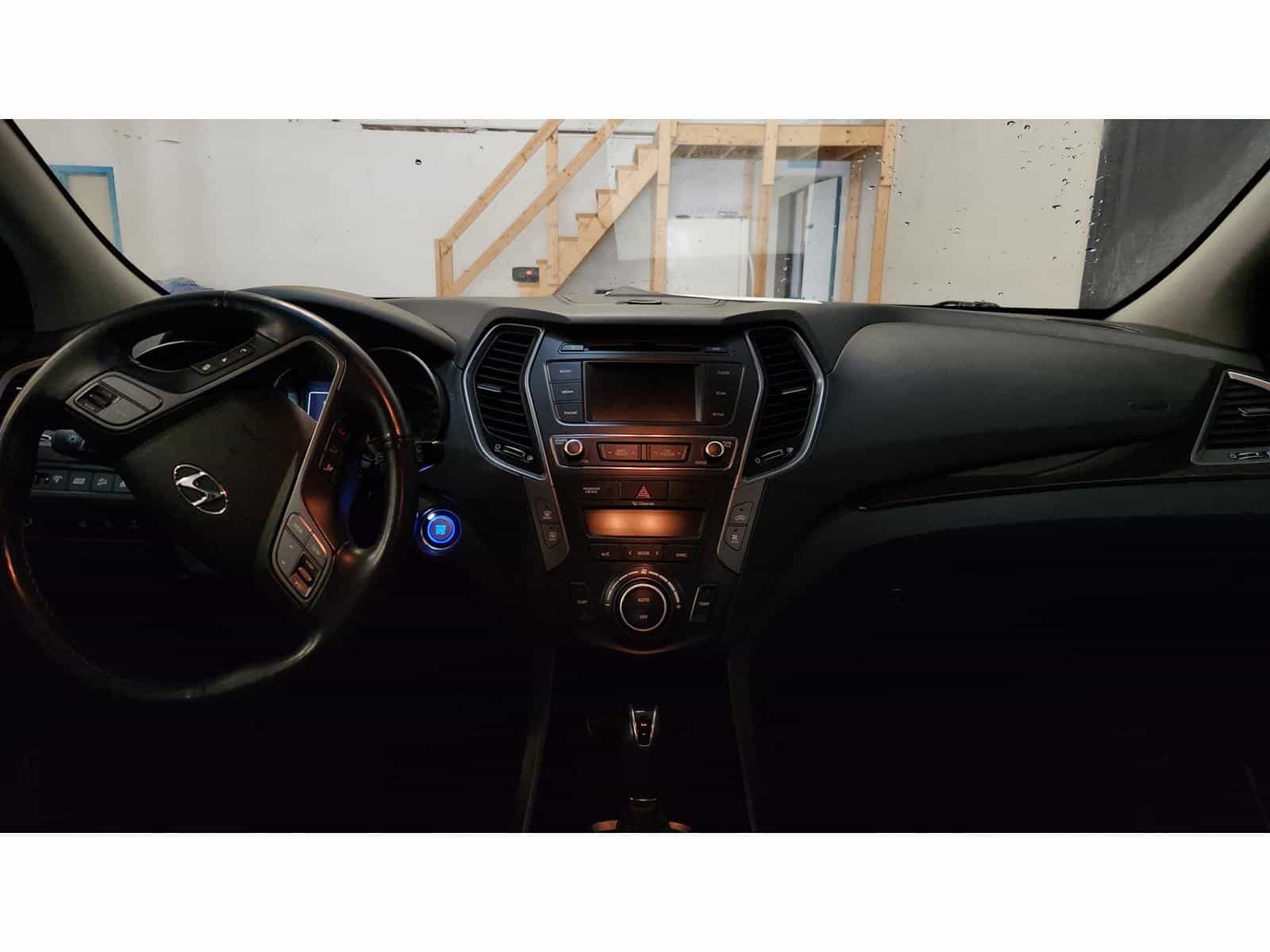 2018 Hyundai Santa Fe Premium - Image 11