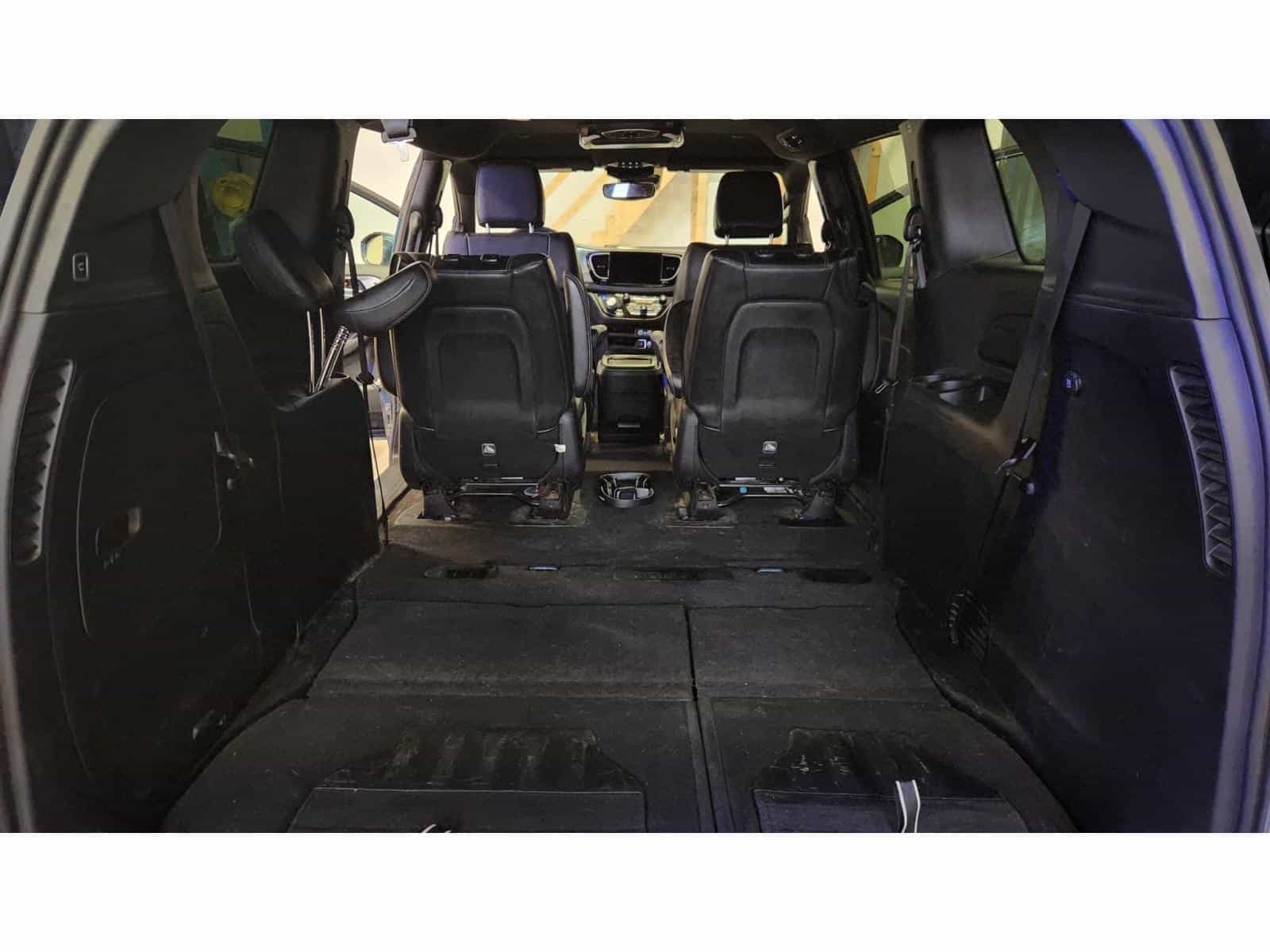 2022 Chrysler Pacifica Hybrid Touring L - Image 8