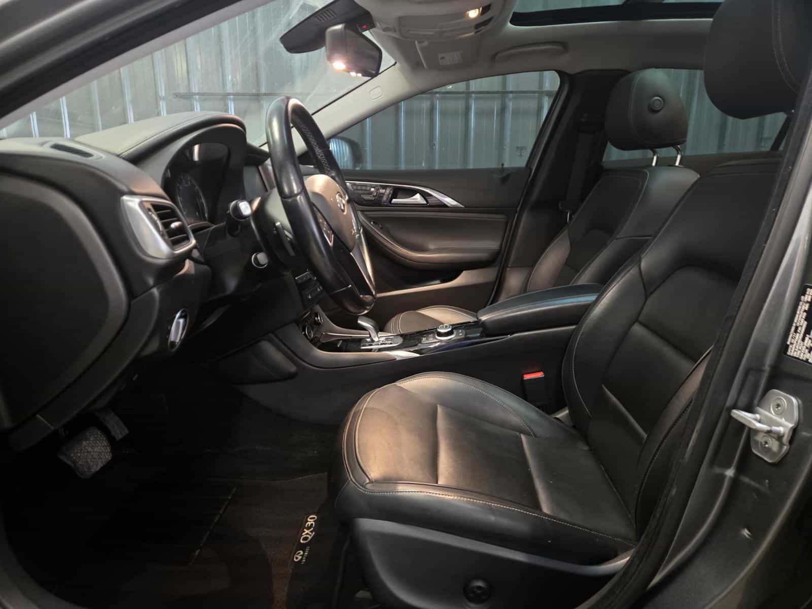 2017 Infiniti QX30 Premium - Image 8