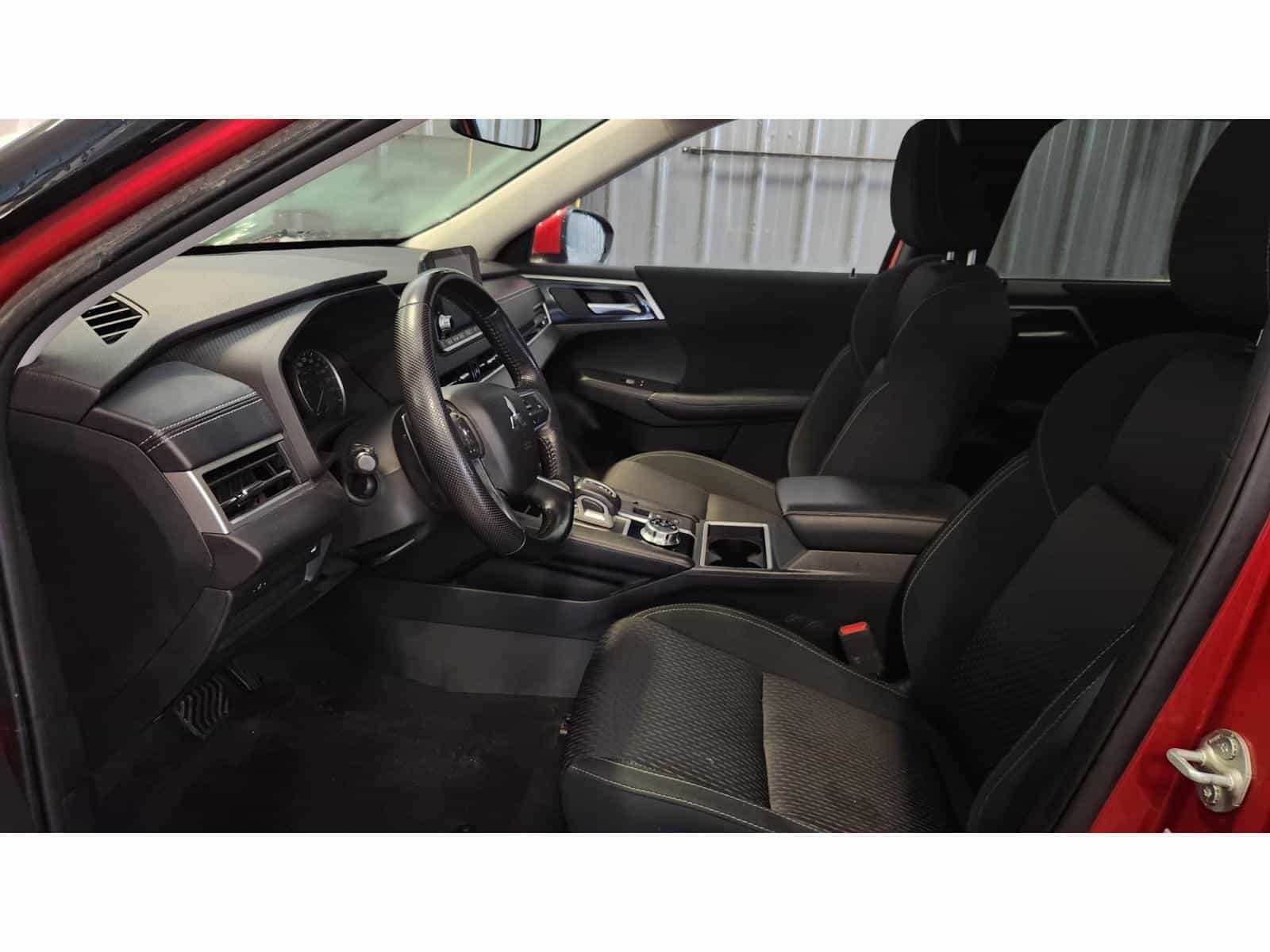 2022 Mitsubishi Outlander SE - Image 8