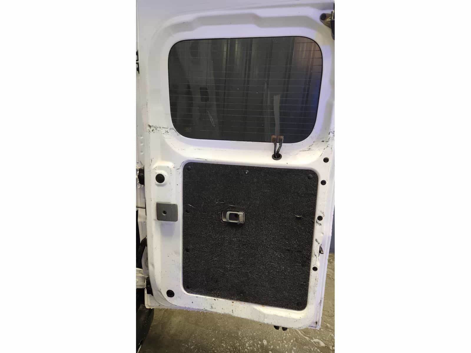 2019 Nissan NV SV - Image 9