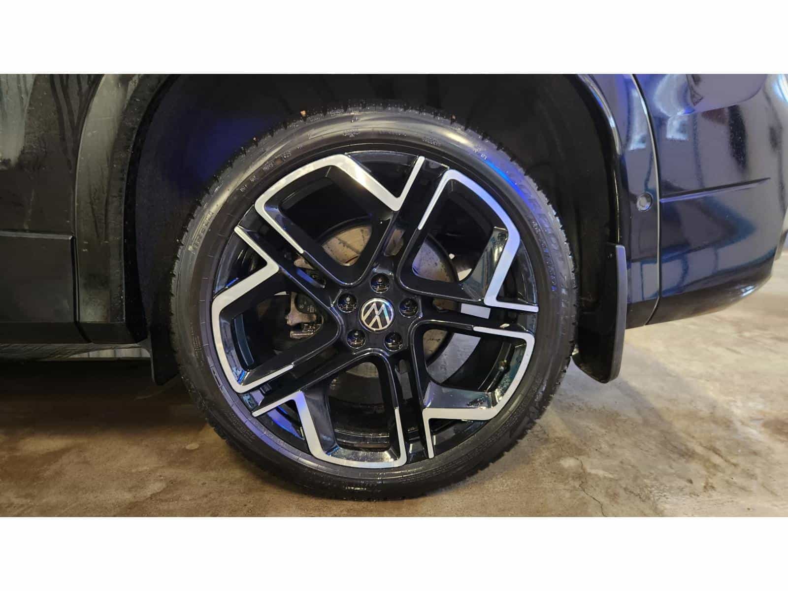 2025 Volkswagen Tiguan Highline R-Line - Image 8