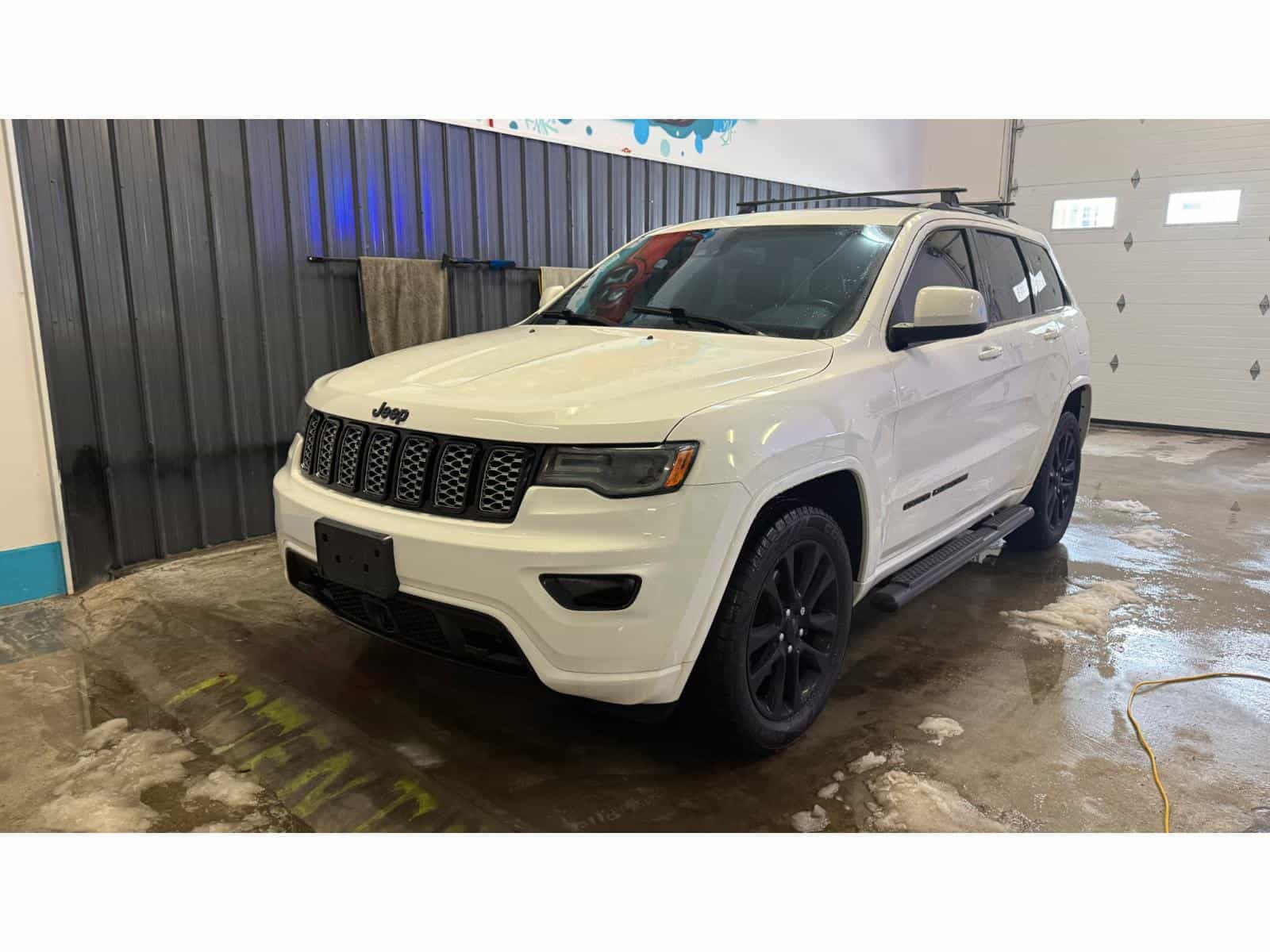 2020 Jeep Grand Cherokee Altitude - Image 1