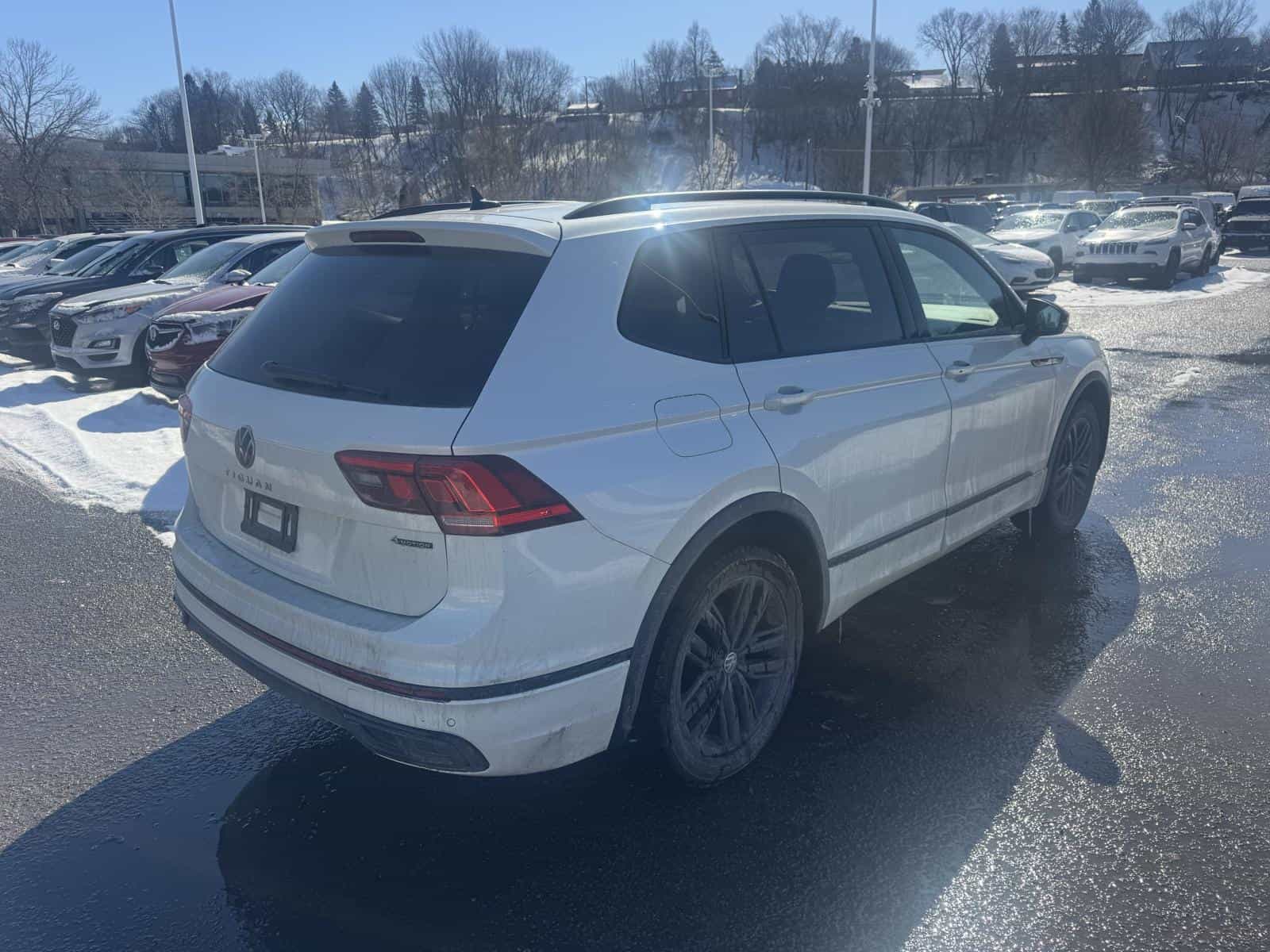 Image 4 Volkswagen Tiguan Comfortline R-L Blk 2022