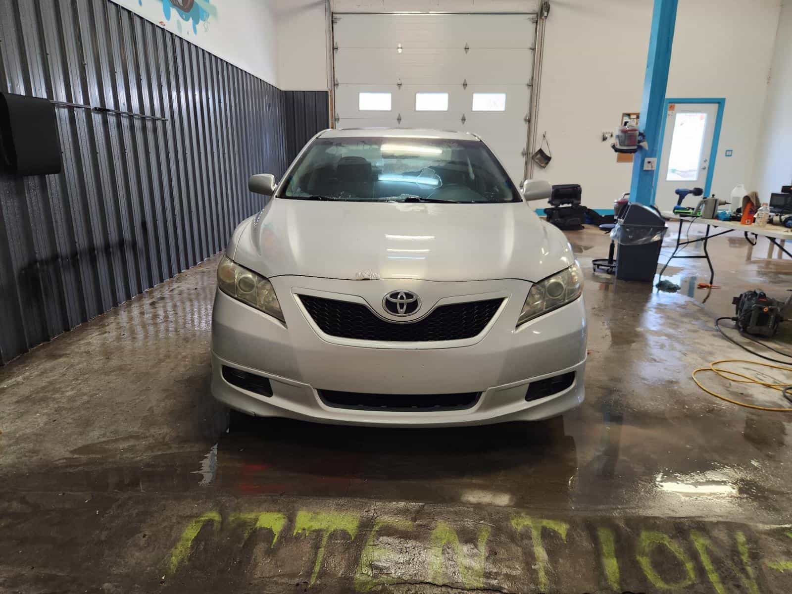 Image 2 Toyota Camry SE 2009