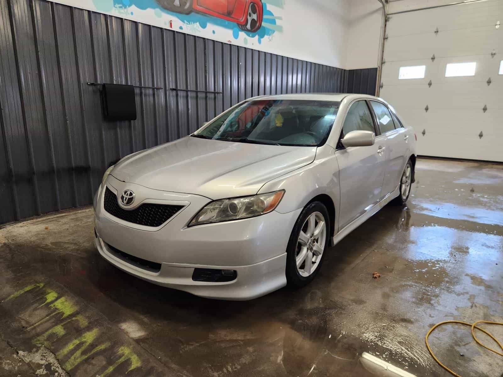 2009 Toyota Camry SE - Image 1