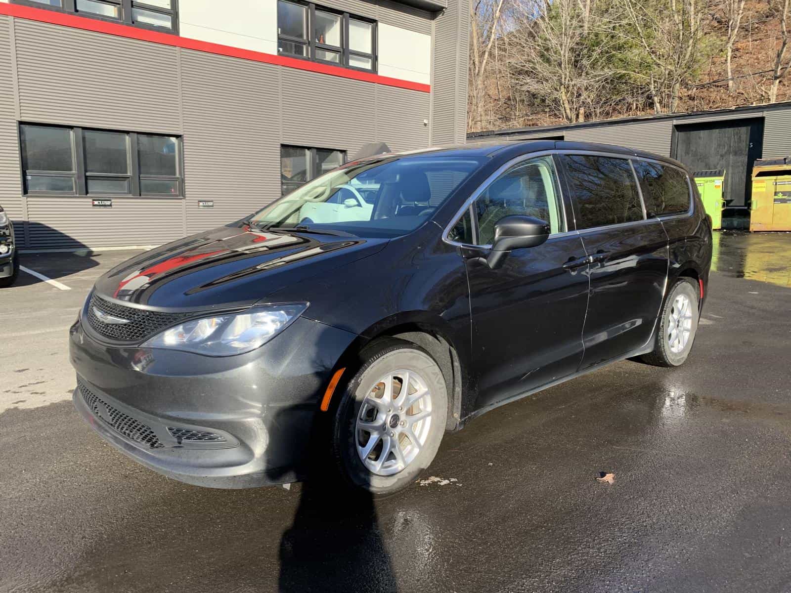 2023 Chrysler Grand Caravan SXT - Image 1