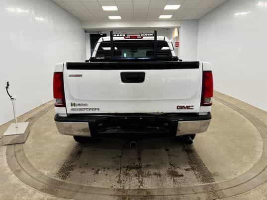2011 GMC Sierra Hybrid - Image 17