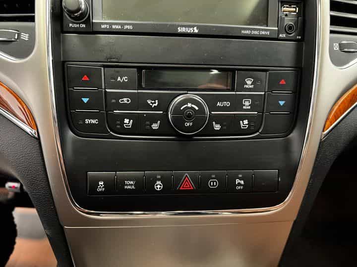 2011 Jeep Grand Cherokee Overland Overland - Image 9