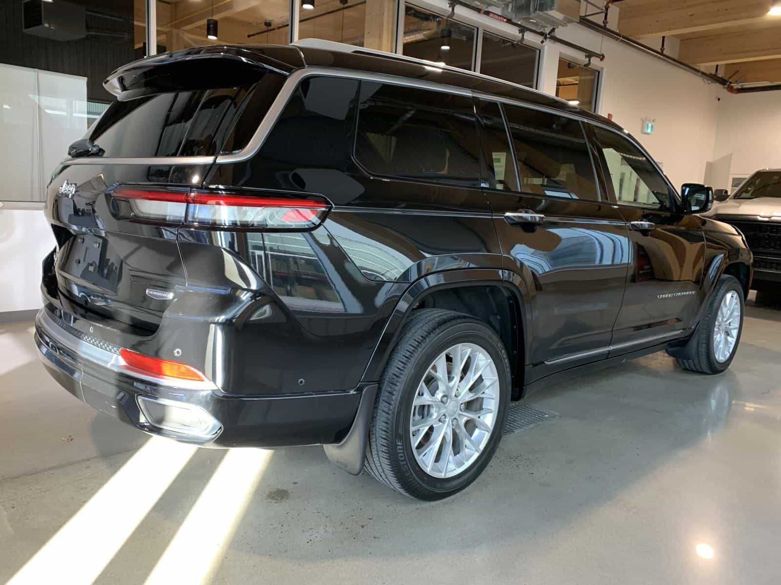 2021 Jeep Grand Cherokee L Summit - Image 3