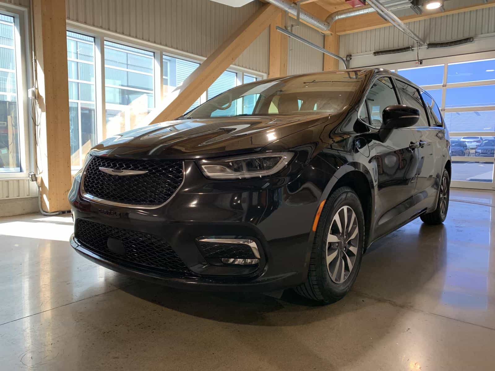 2023 Chrysler Pacifica Hybrid Touring L Hybrid Touring L - Image 1