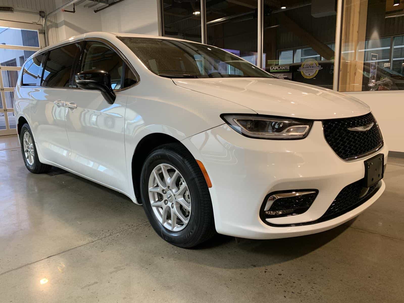 2024 Chrysler Pacifica Touring L Touring L - Image 4