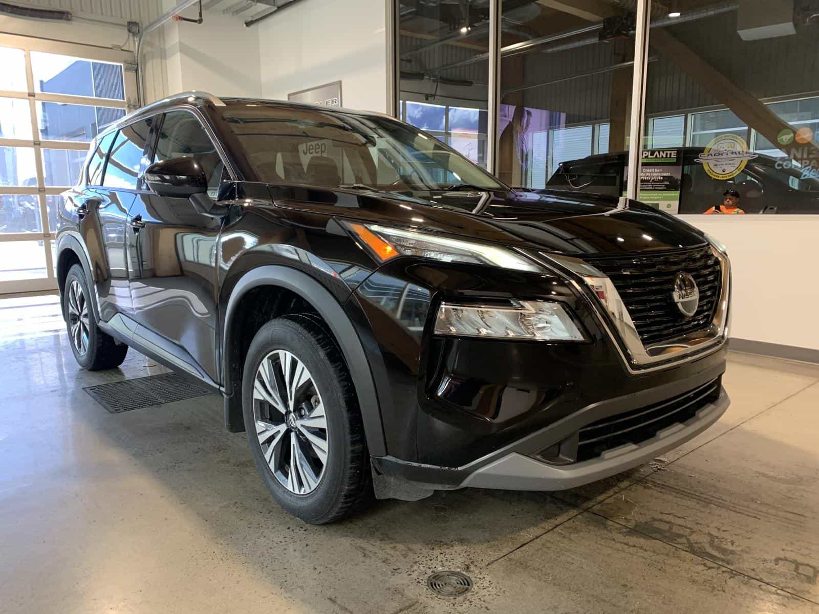 2021 Nissan Rogue SV - Image 4