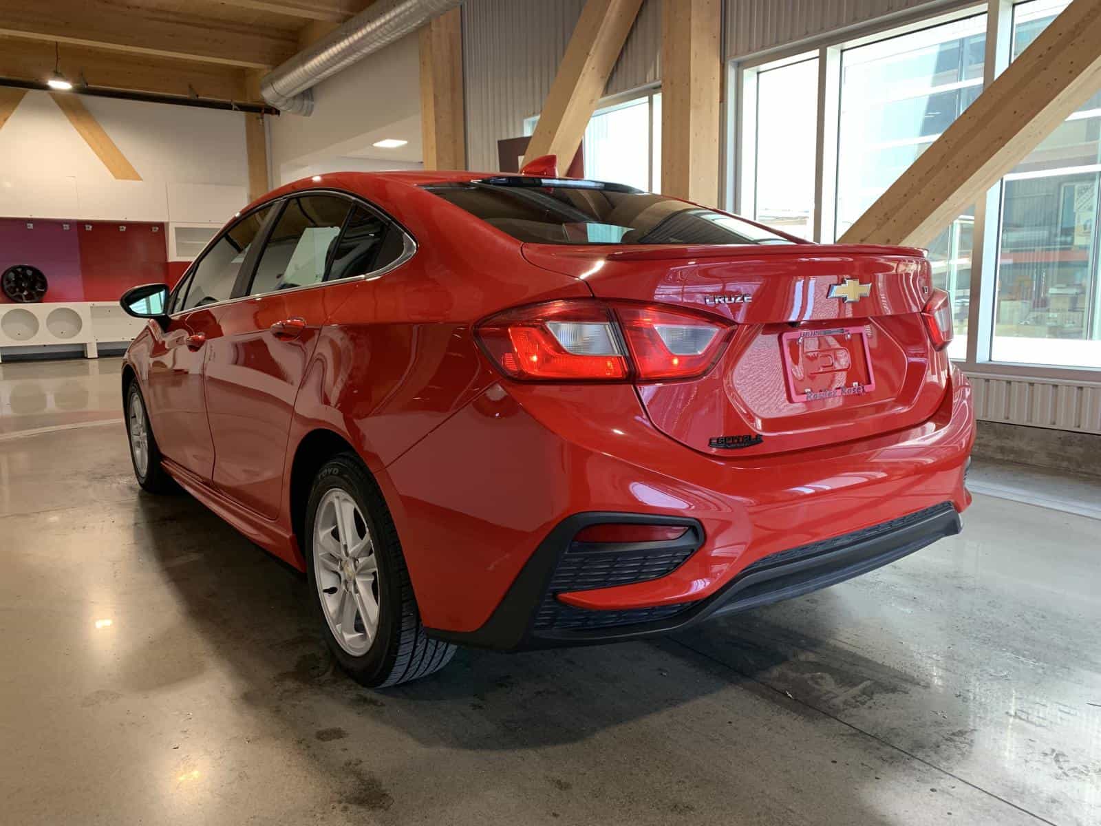 2018 Chevrolet Cruze LT - Image 3