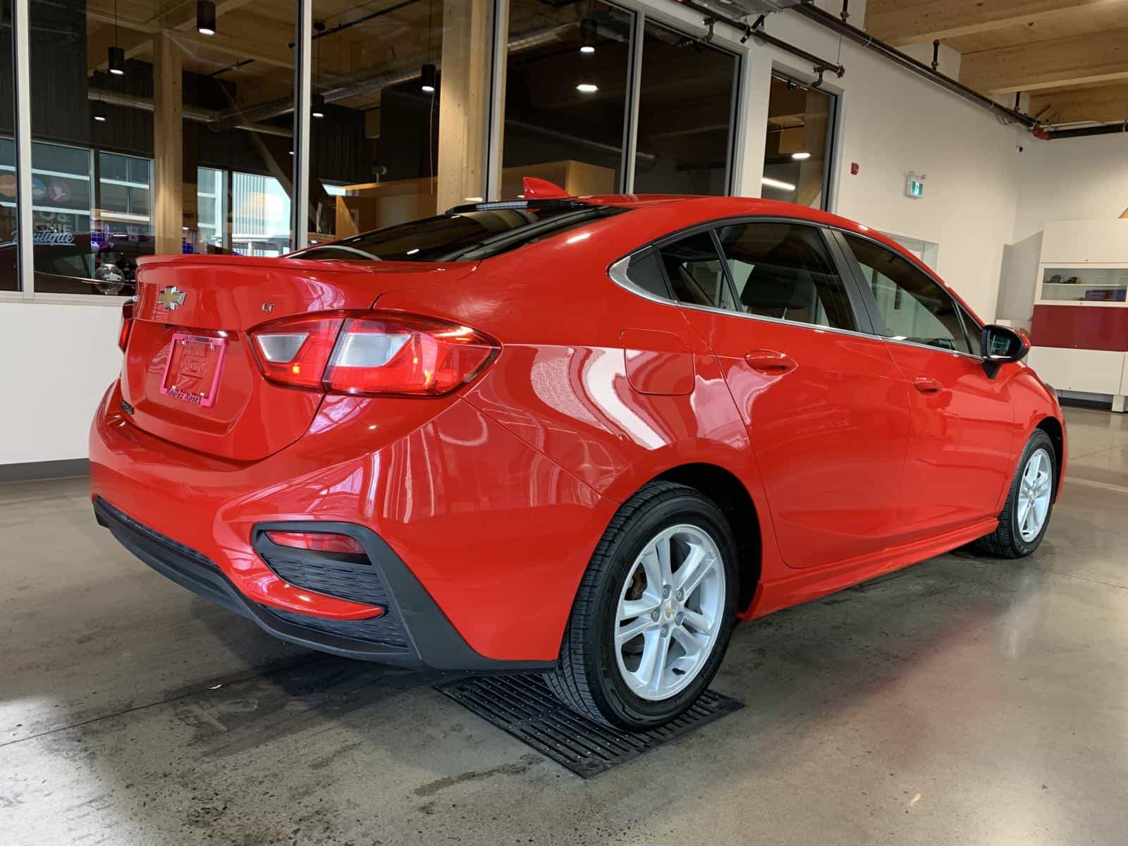 2018 Chevrolet Cruze LT - Image 4
