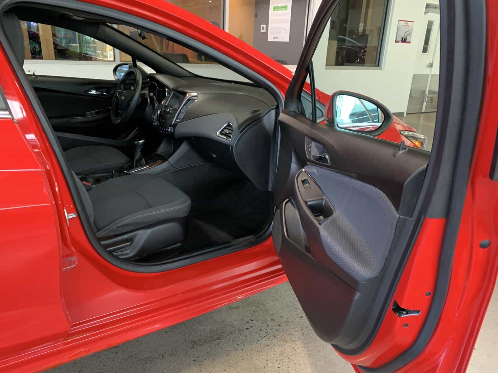 2018 Chevrolet Cruze LT - Image 8