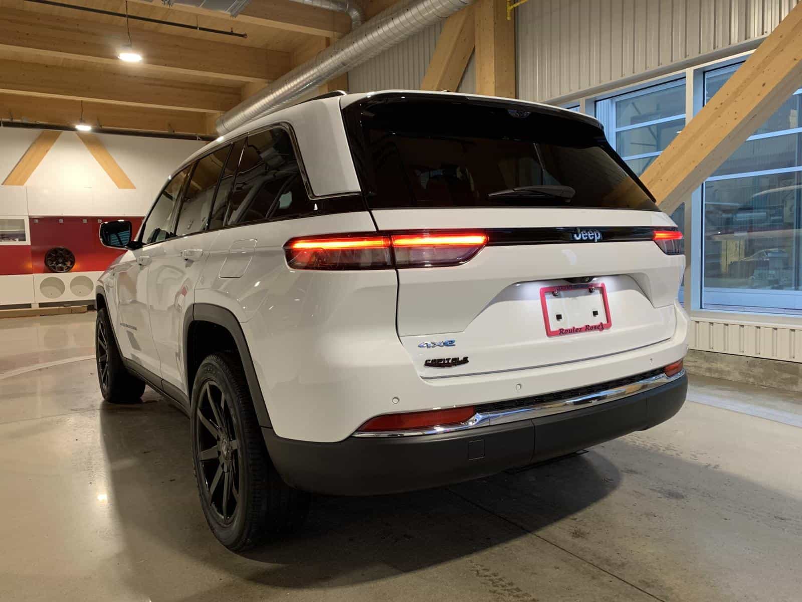 2022 Jeep Grand Cherokee Limited - Image 2