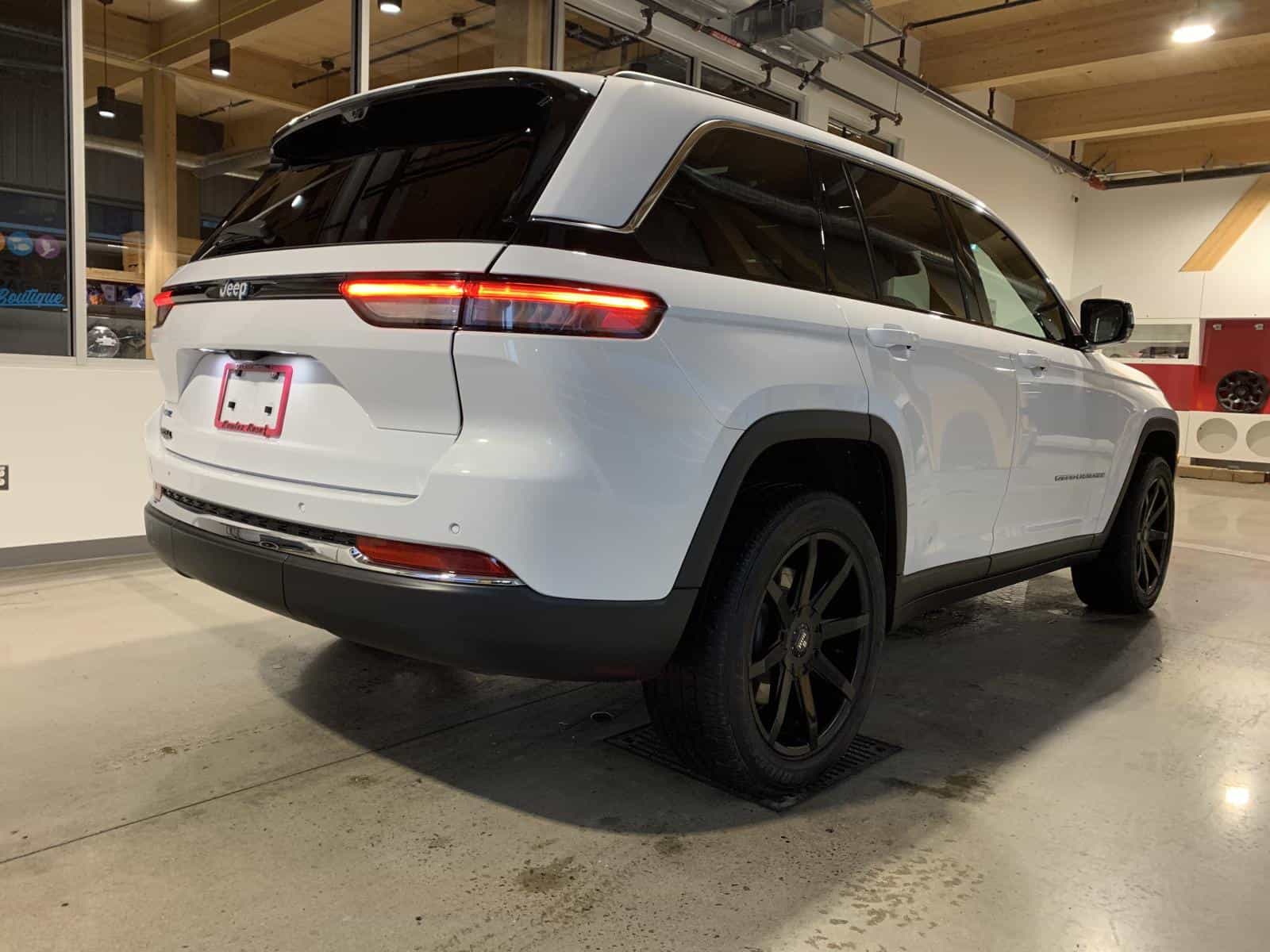 2022 Jeep Grand Cherokee Limited - Image 5