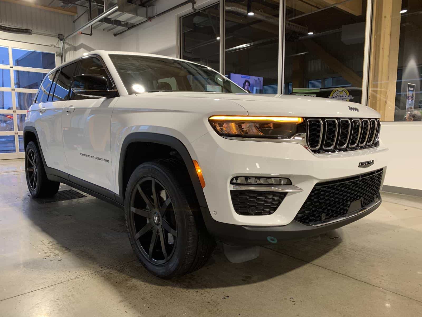2022 Jeep Grand Cherokee Limited - Image 6