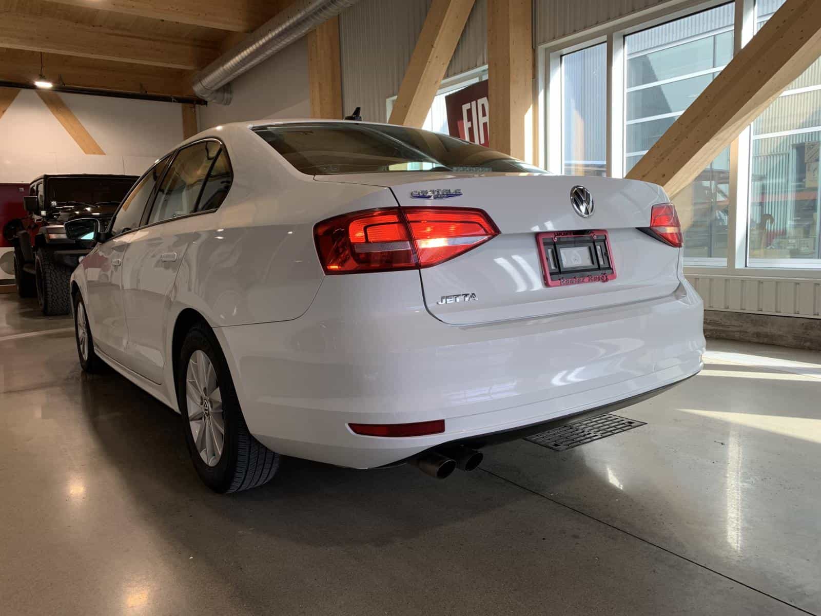 2015 Volkswagen Jetta Sedan - Image 2