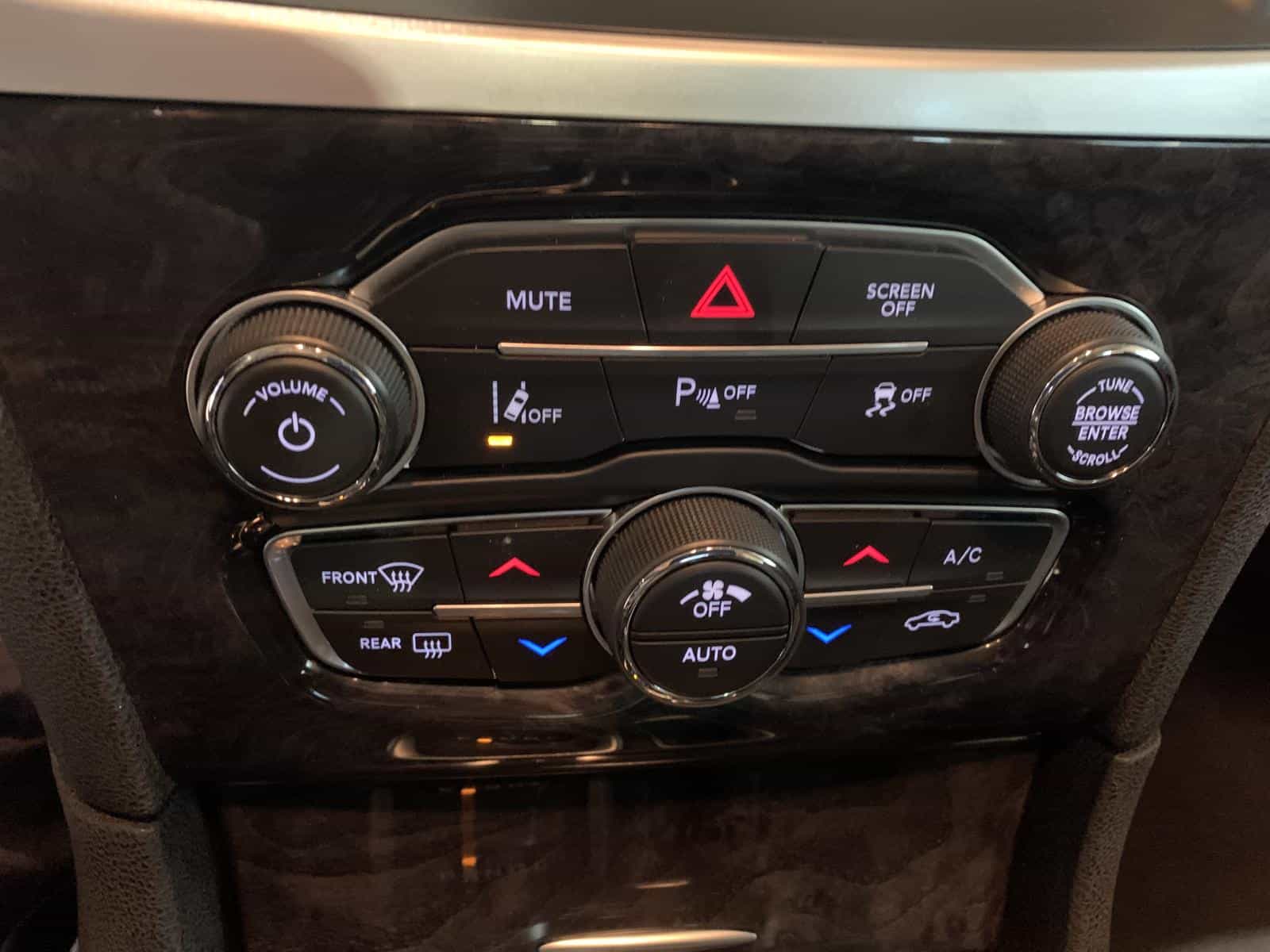 2023 Chrysler 300 Touring L - Image 16