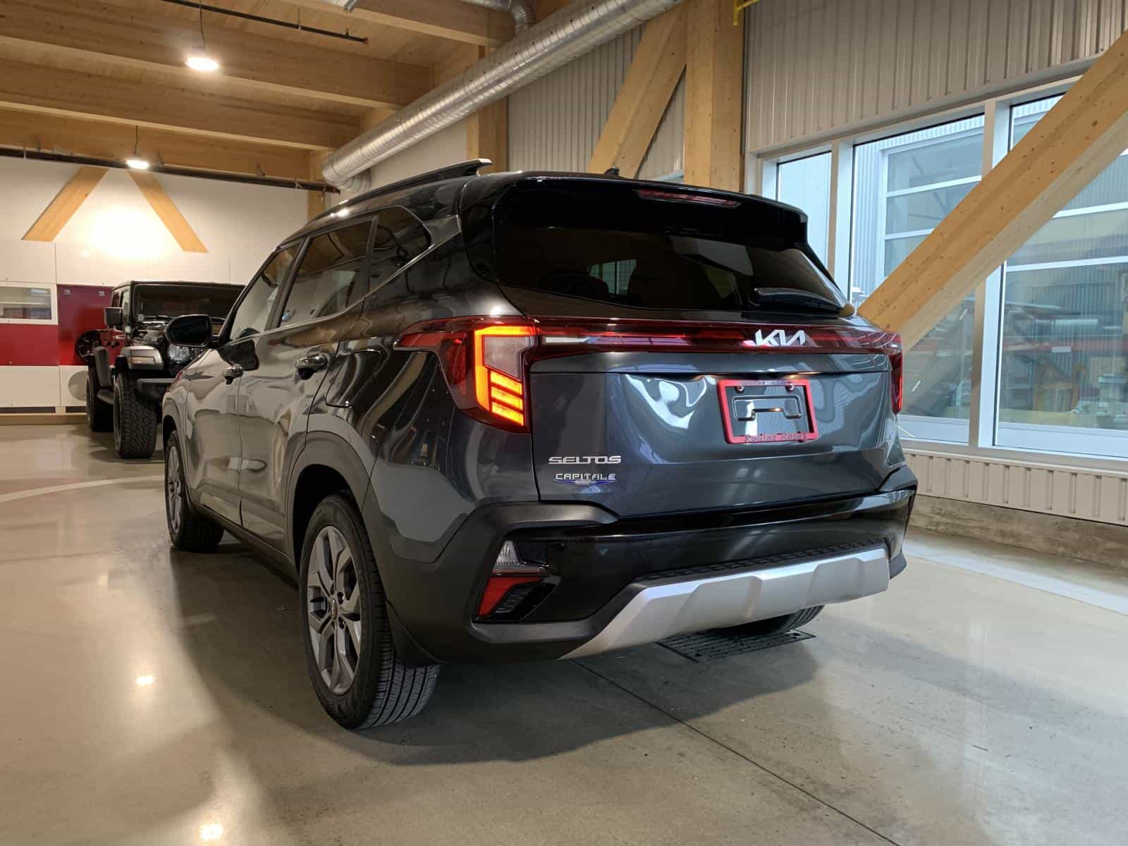 2025 Kia Seltos EX - Image 2