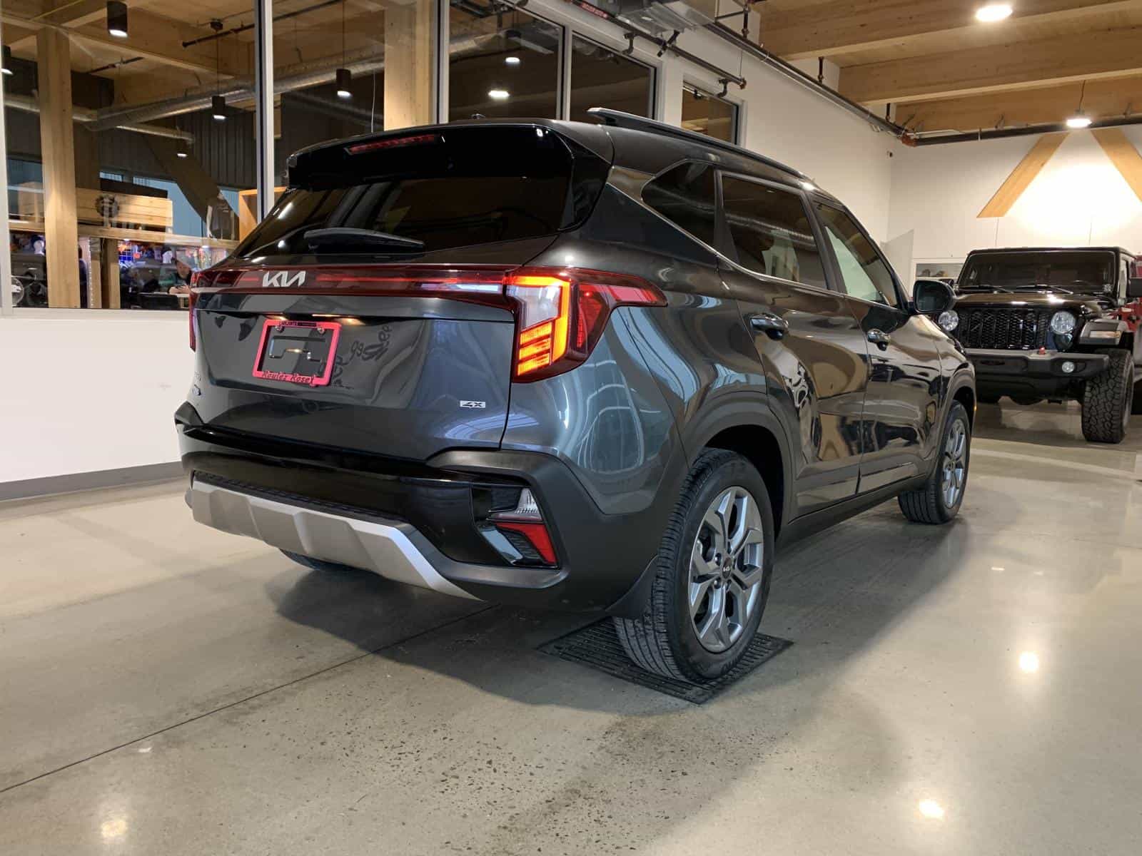 2025 Kia SELTOS S EX - Image 4