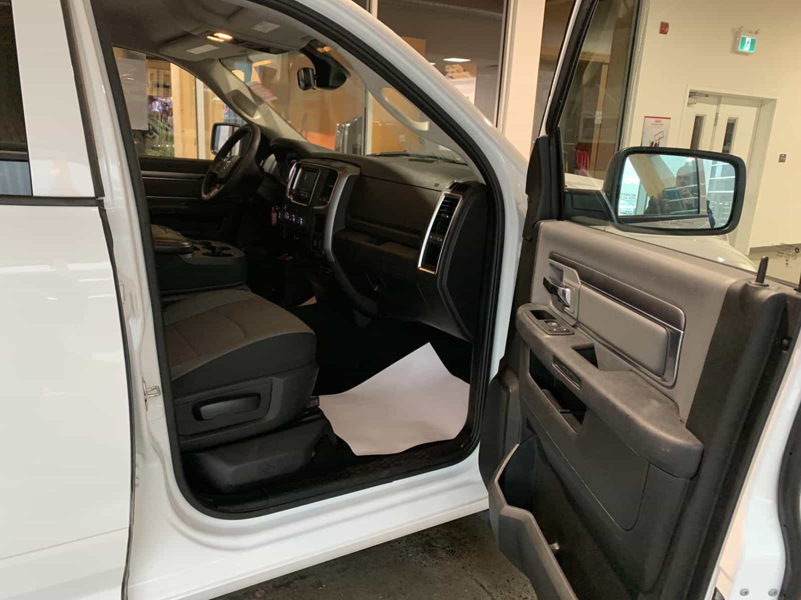 2023 RAM 1500 Classic SLT - Image 8