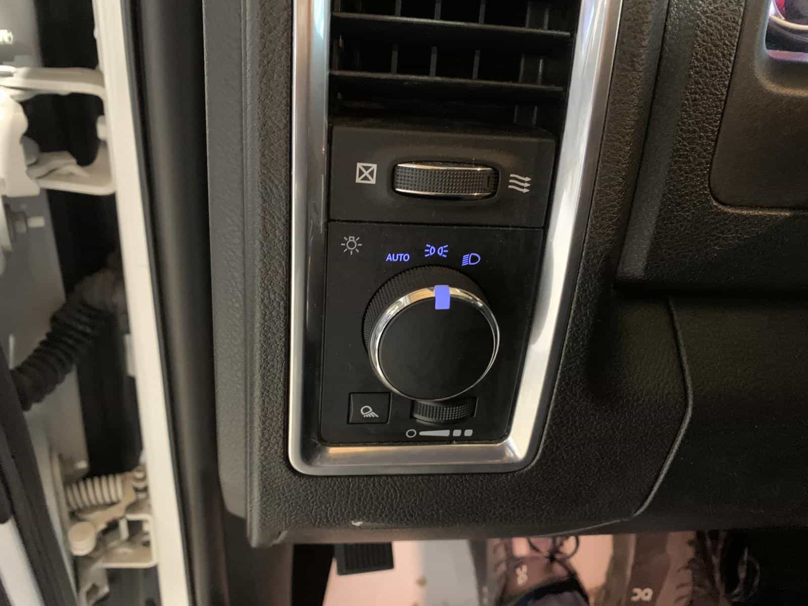 2023 RAM 1500 Classic SLT - Image 21