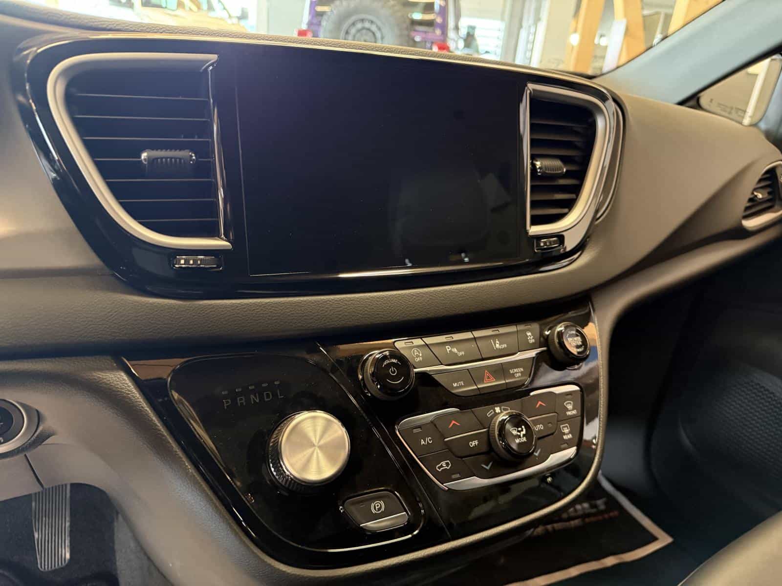 2026 Chrysler Grand Caravan SXT - Image 8