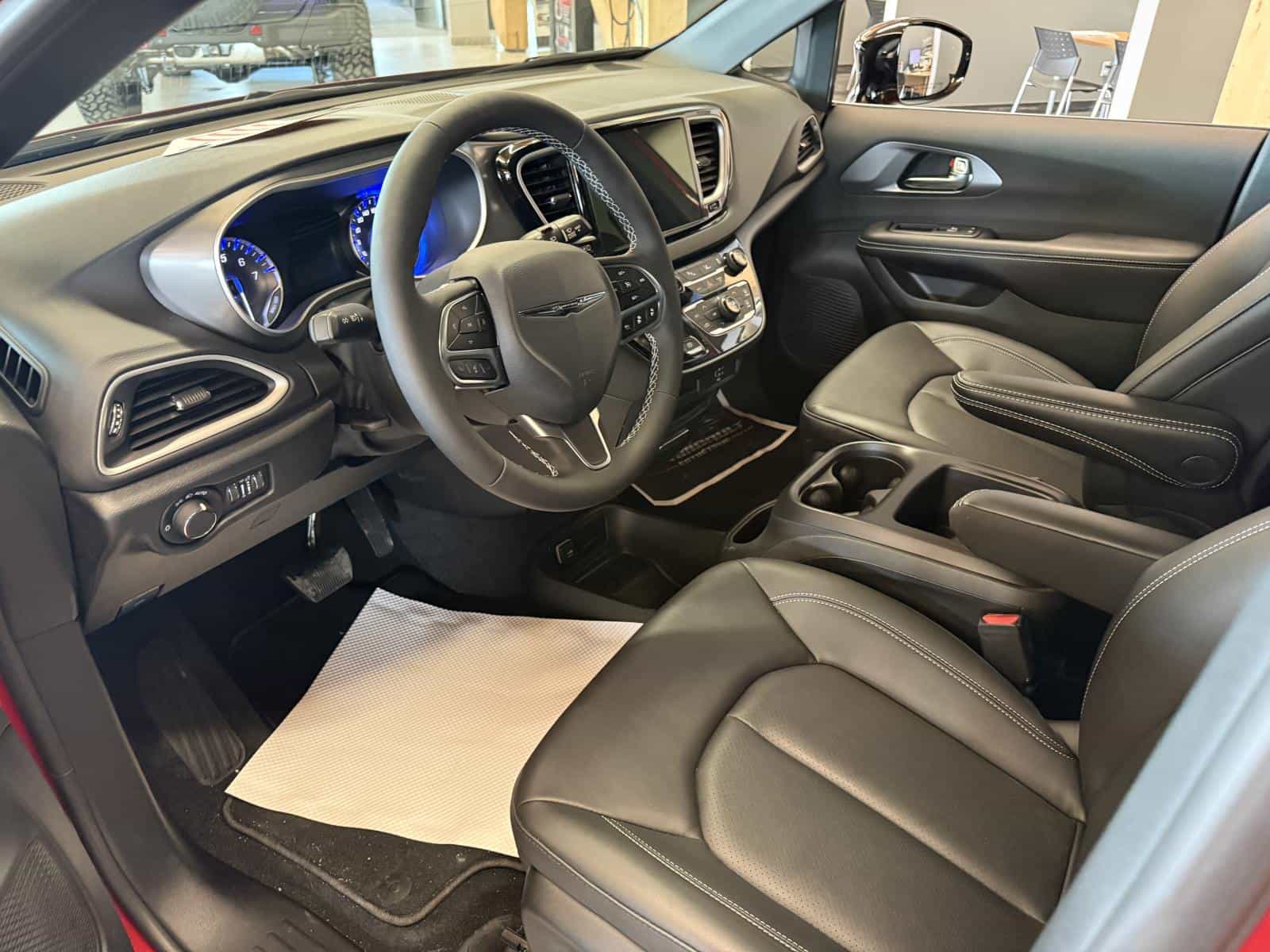 2026 Chrysler Grand Caravan SXT - Image 5