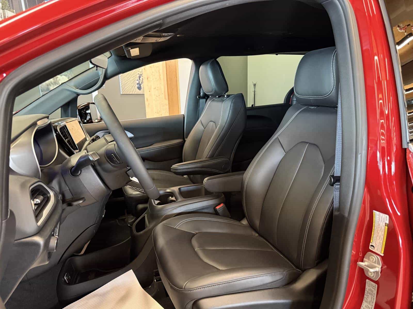 2026 Chrysler Grand Caravan SXT - Image 6