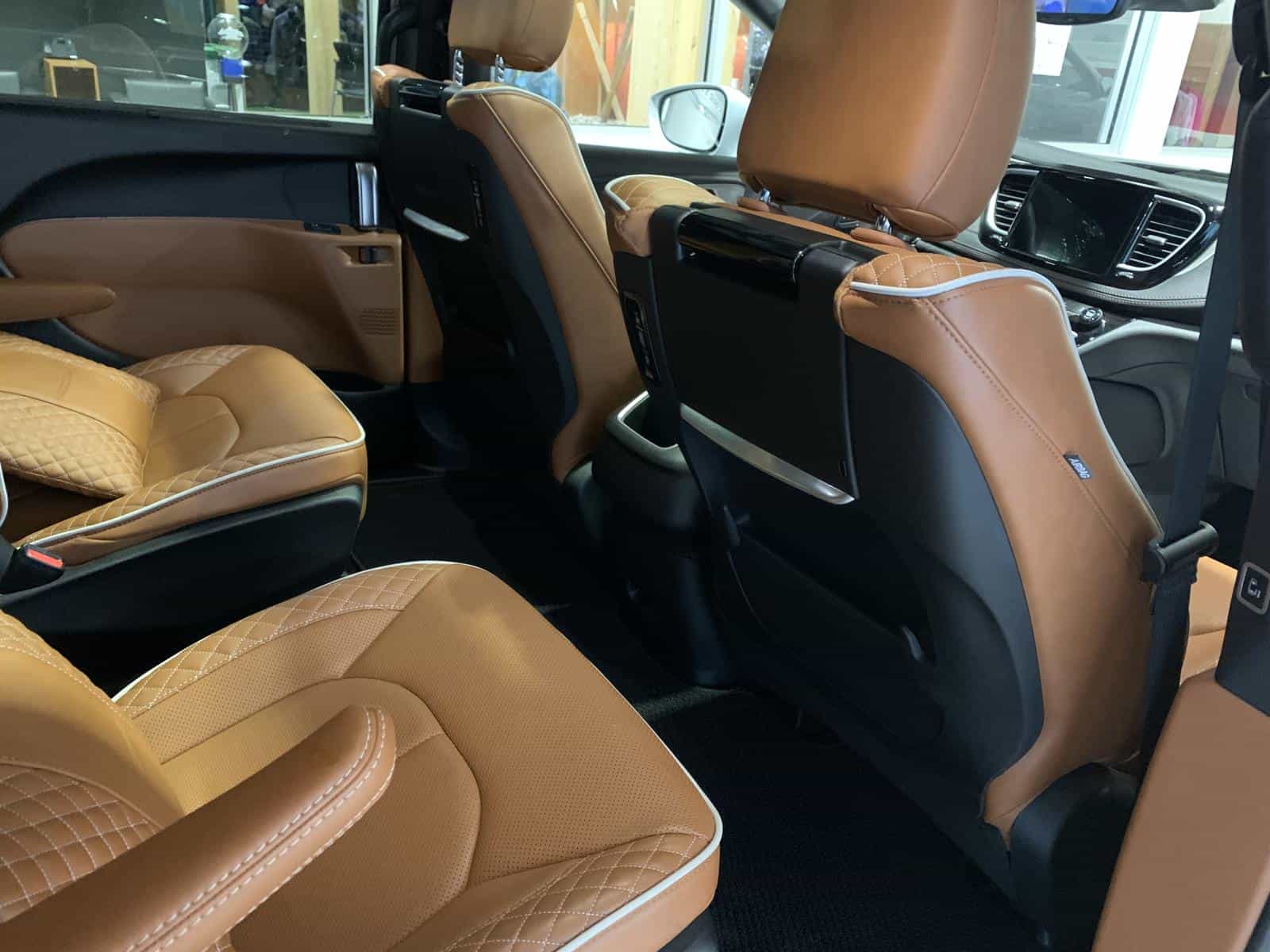 2024 Chrysler Pacifica Pinnacle PHEV - Image 10