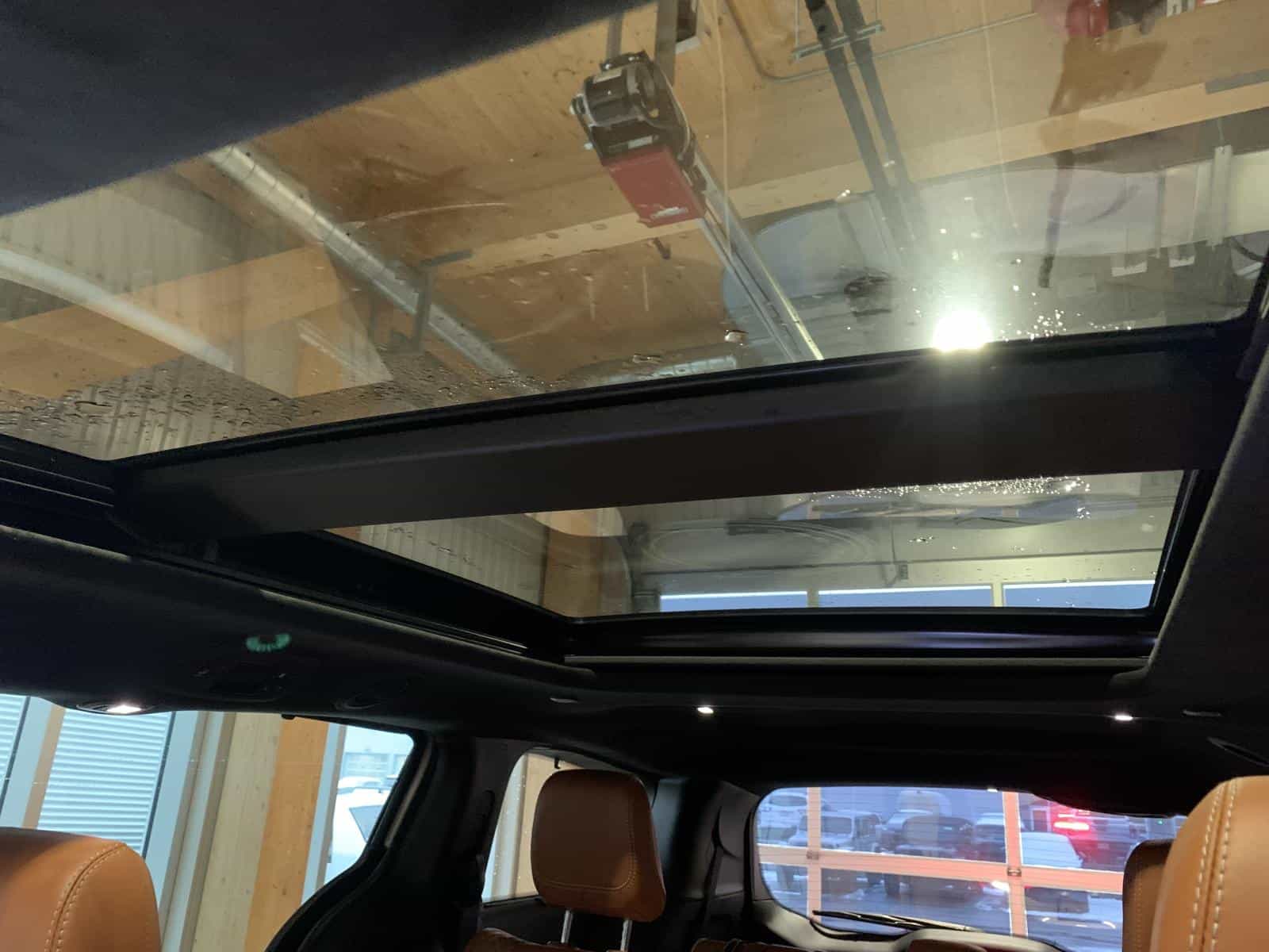 2024 Chrysler Pacifica Pinnacle PHEV - Image 26