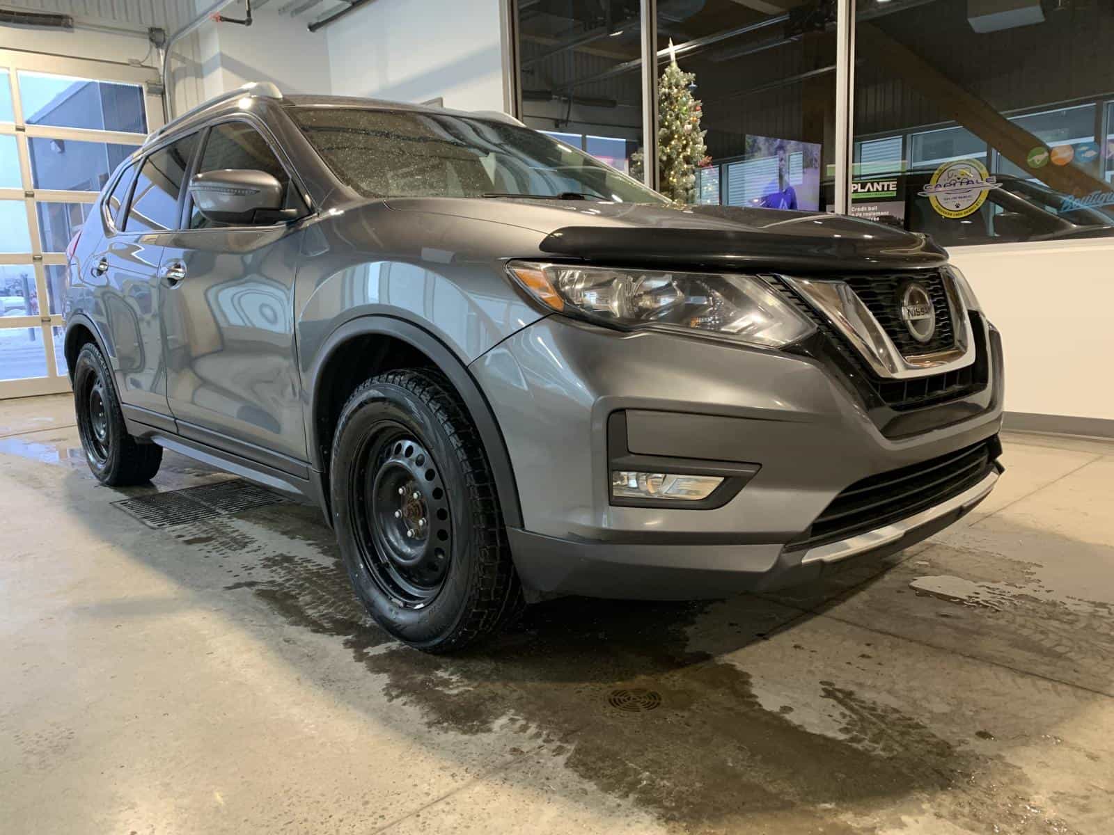 2020 Nissan Rogue SV - Image 4
