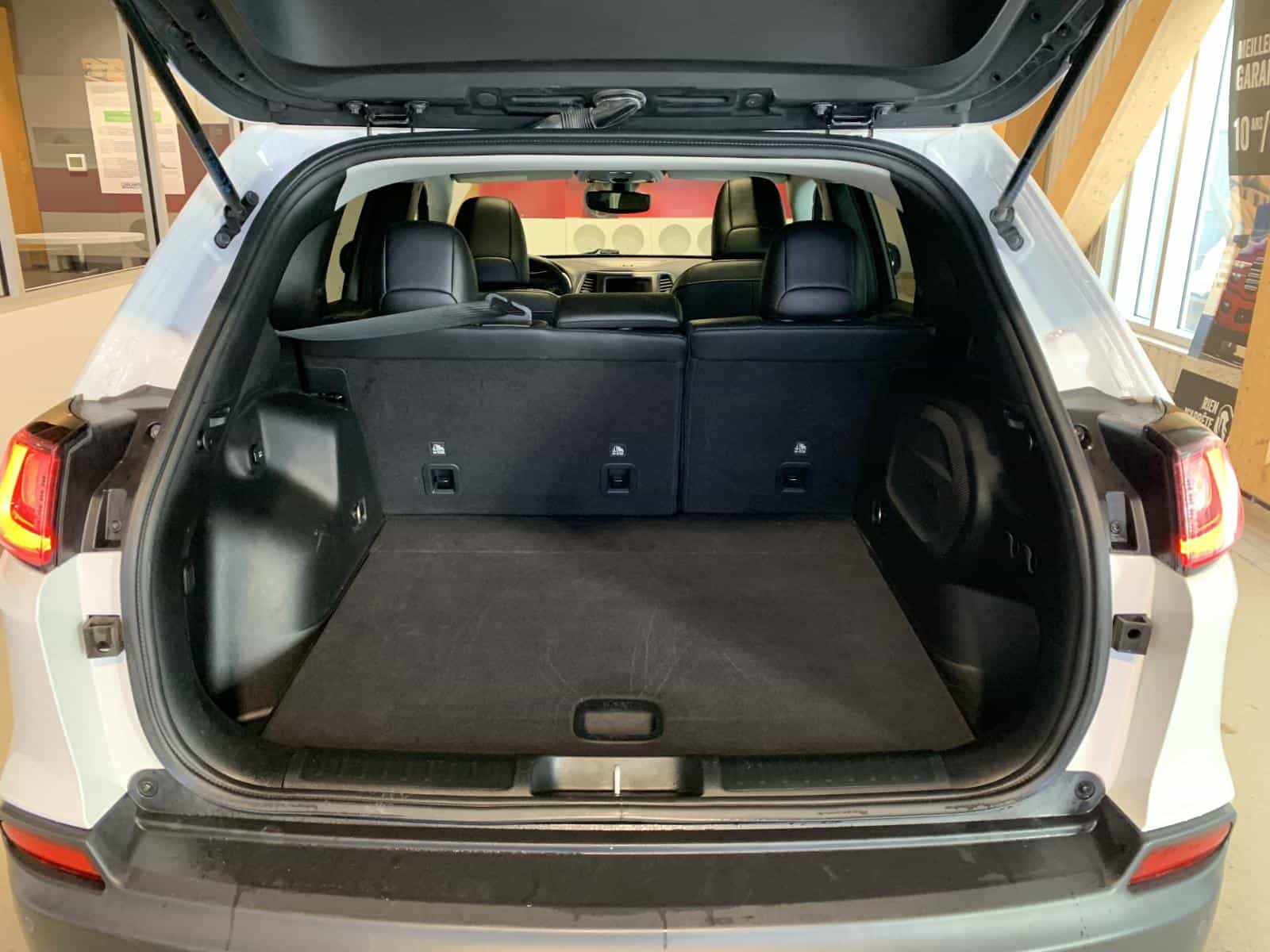 2021 Jeep CHEROKEE TRAILHAWK Trailhawk - Image 12