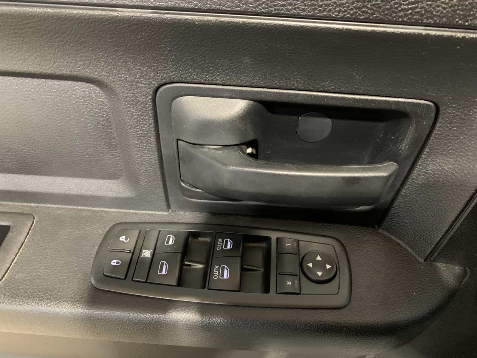 2015 RAM 1500 ST ST - Image 19