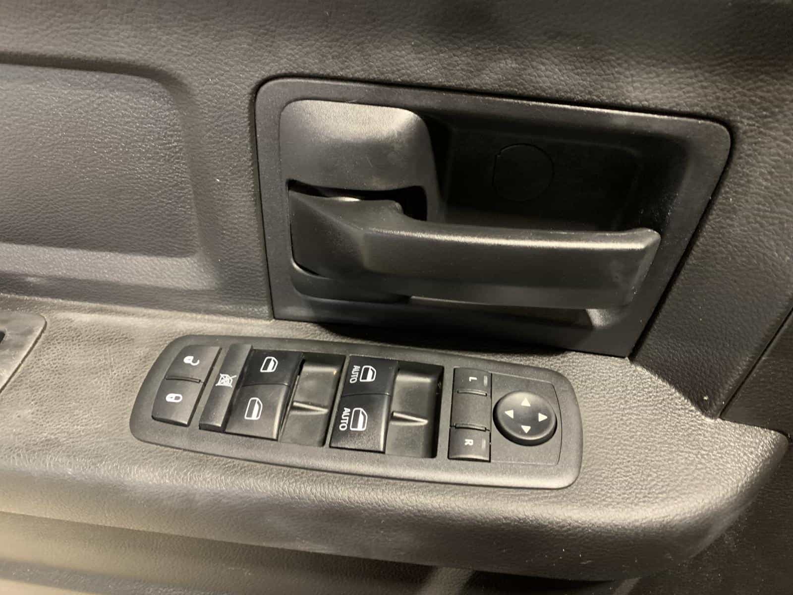 2018 RAM 1500 ST - Image 19