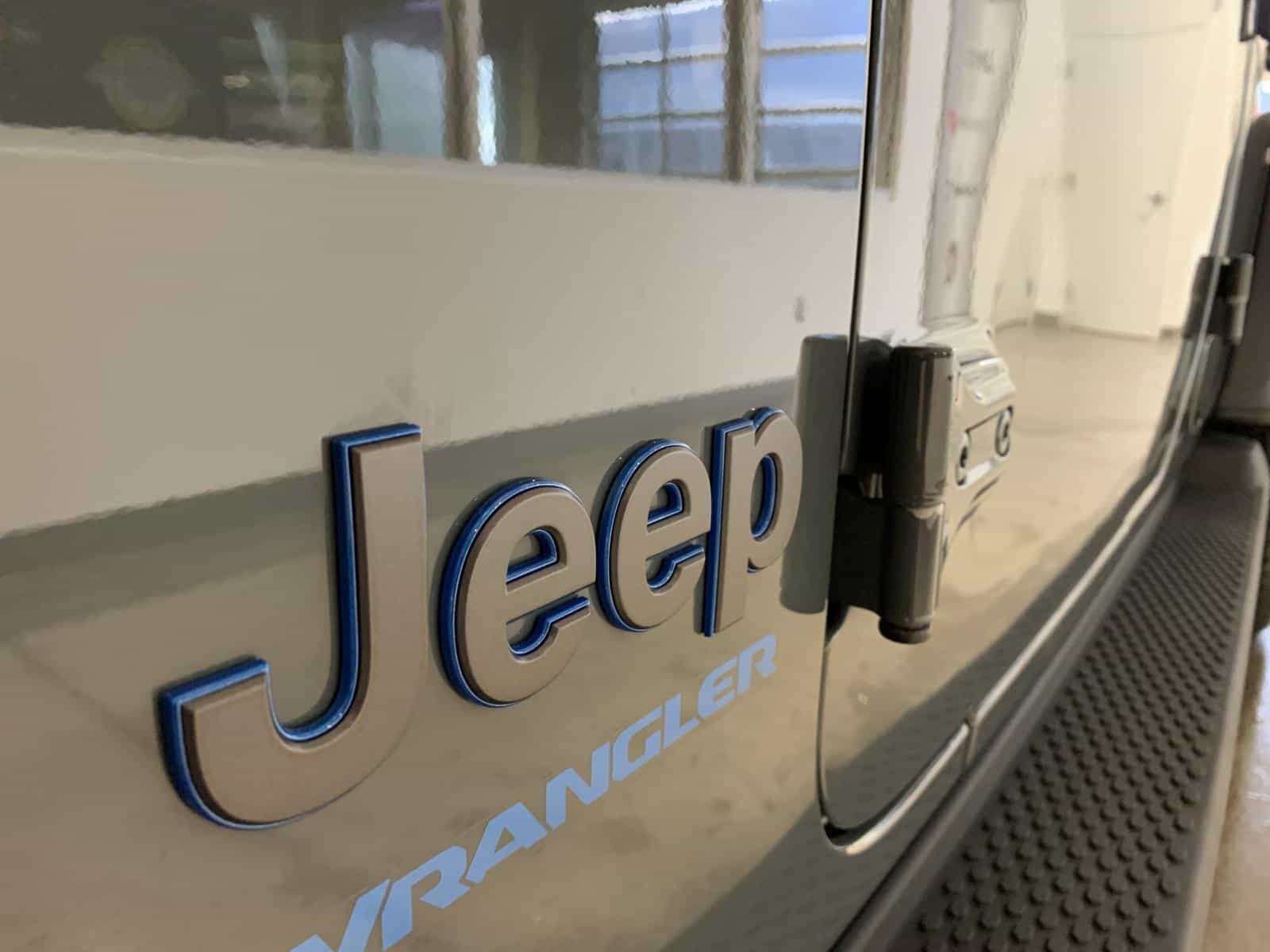 2025 Jeep Wrangler Sahara 4XE - Image 8