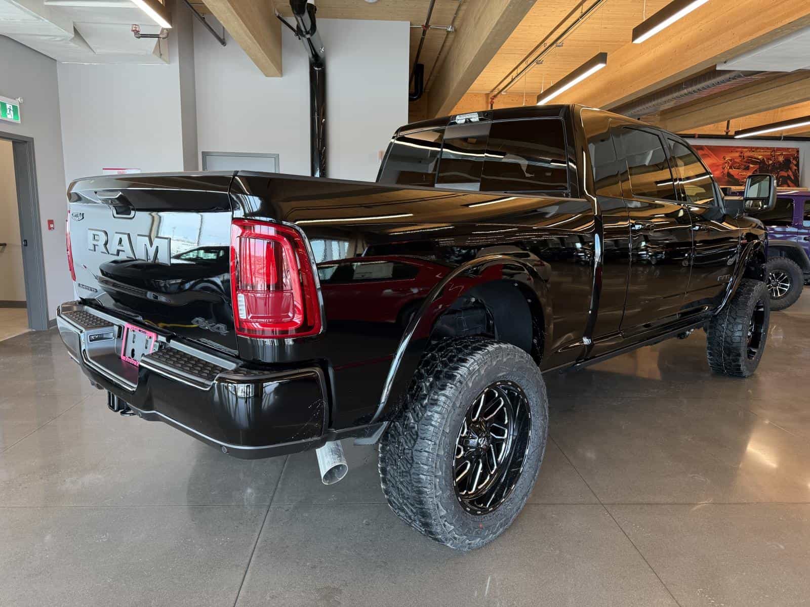 Image 3 RAM 2500 Limited 2026